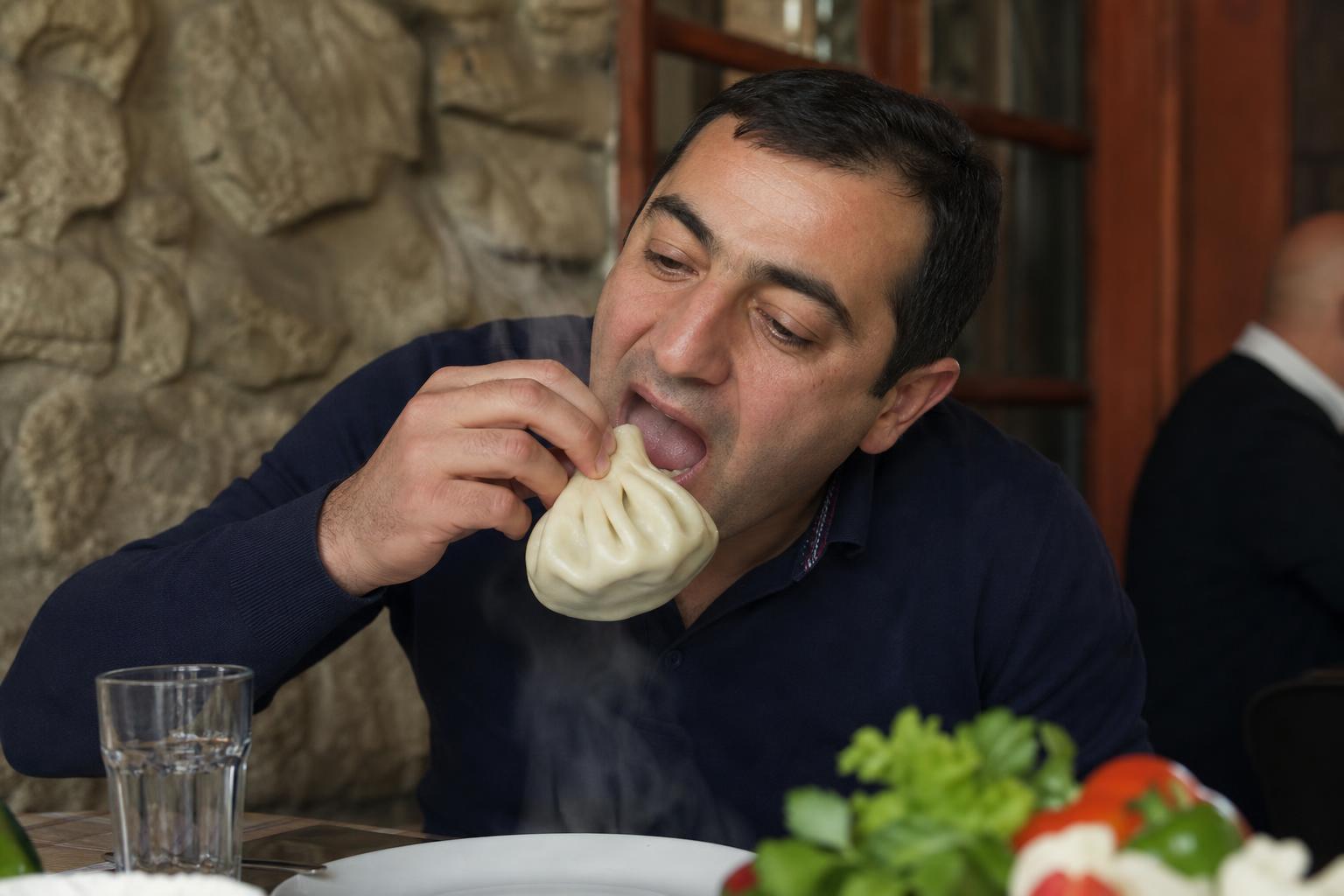 Flashcard image for the Georgian word ჭამა (To eat)